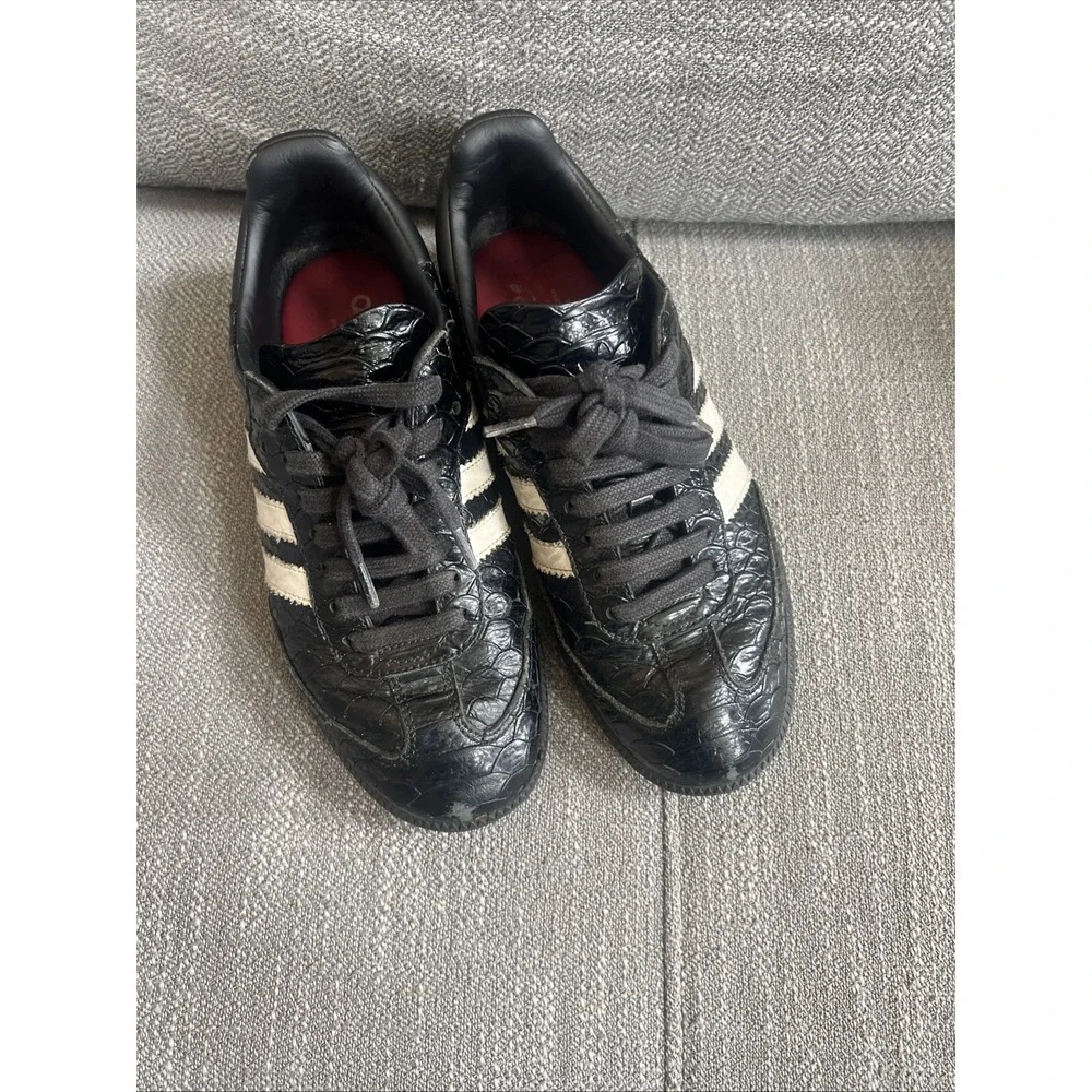 adidas smoke free